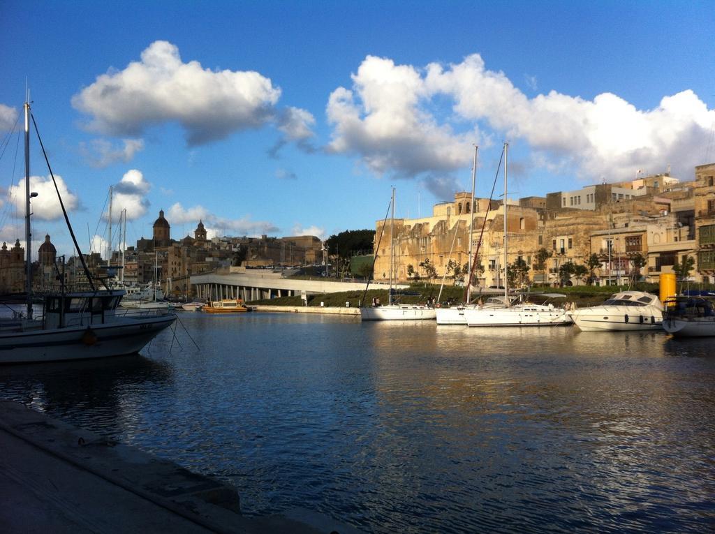 Genista Apartment Kalkara الغرفة الصورة